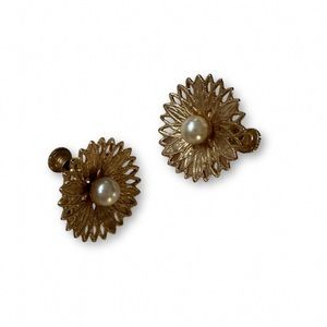 5 pair of Vintage Screw back Earrings.